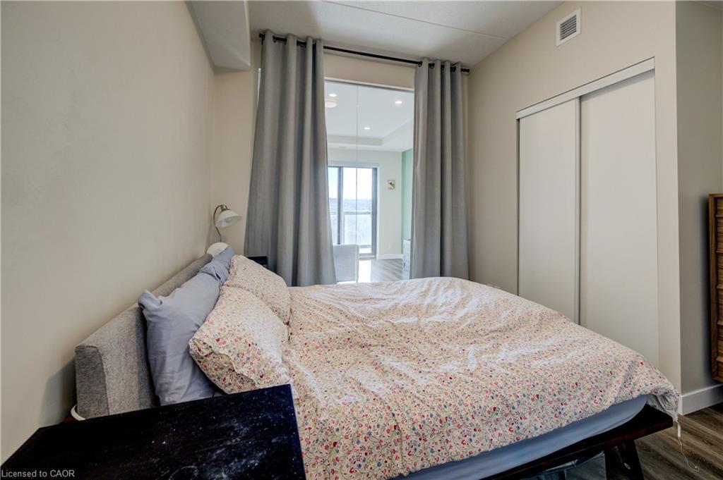 1015-15 Queen Street S, Hamilton, ON - Indoor Photo Showing Bedroom
