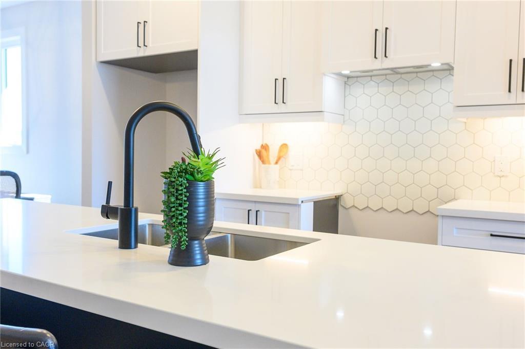 188 Lafayette Street E, Jarvis, ON - Indoor Photo Showing Kitchen With Upgraded Kitchen