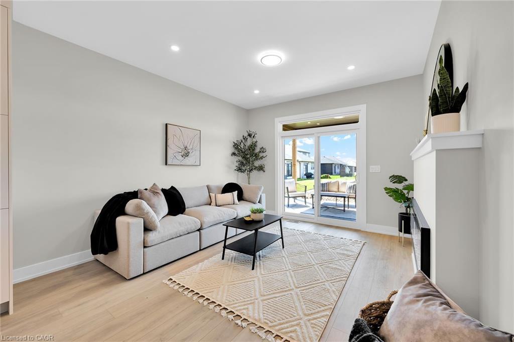 188 Lafayette Street E, Jarvis, ON - Indoor Photo Showing Living Room