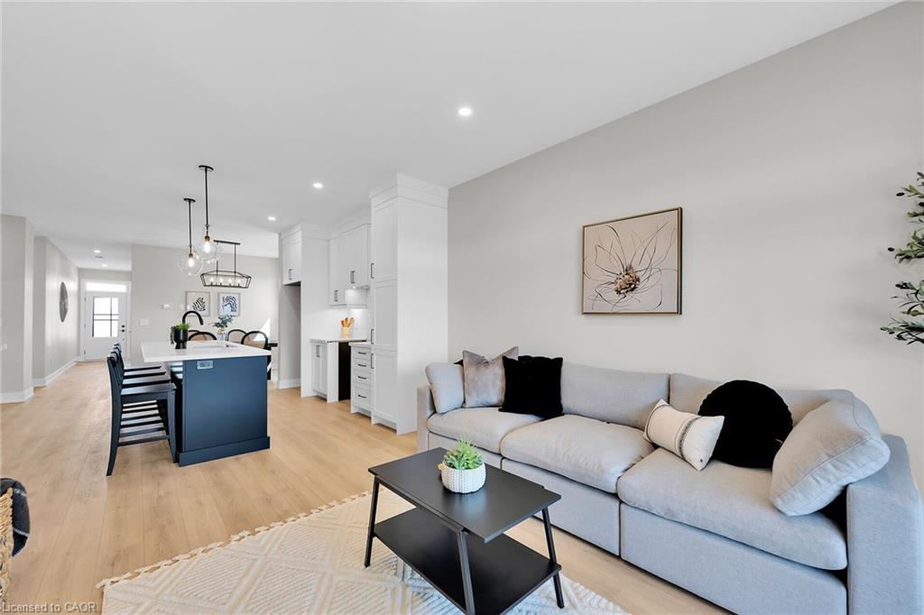 188 Lafayette Street E, Jarvis, ON - Indoor Photo Showing Living Room