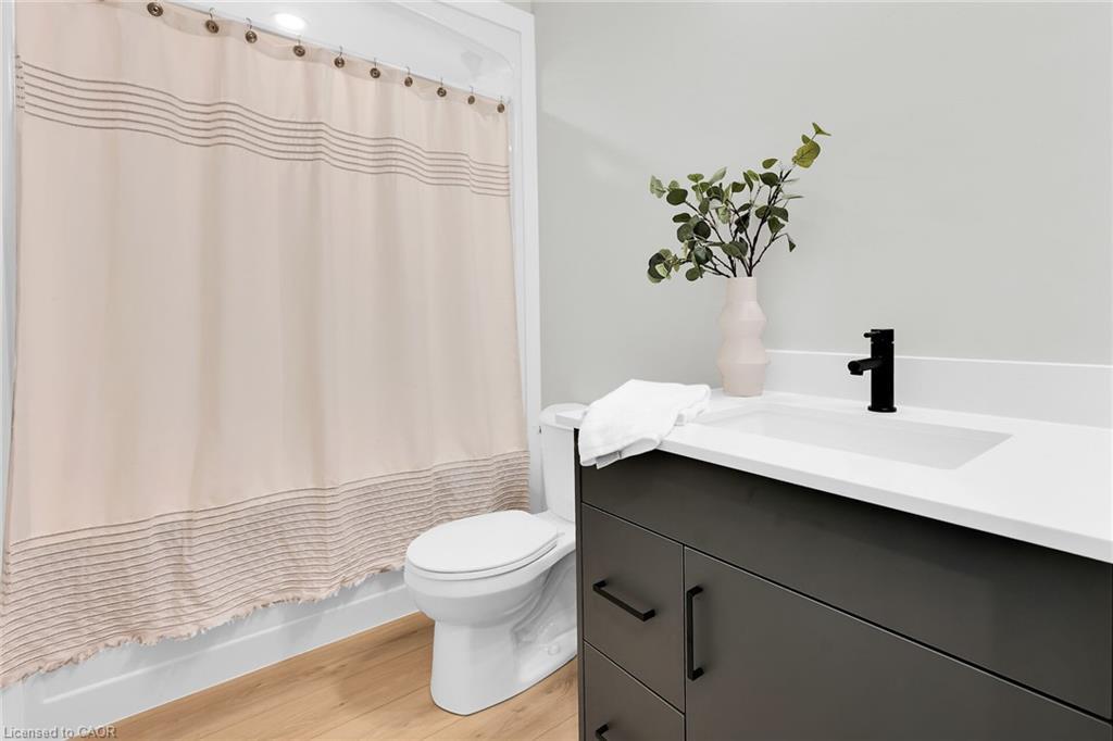 188 Lafayette Street E, Jarvis, ON - Indoor Photo Showing Bathroom