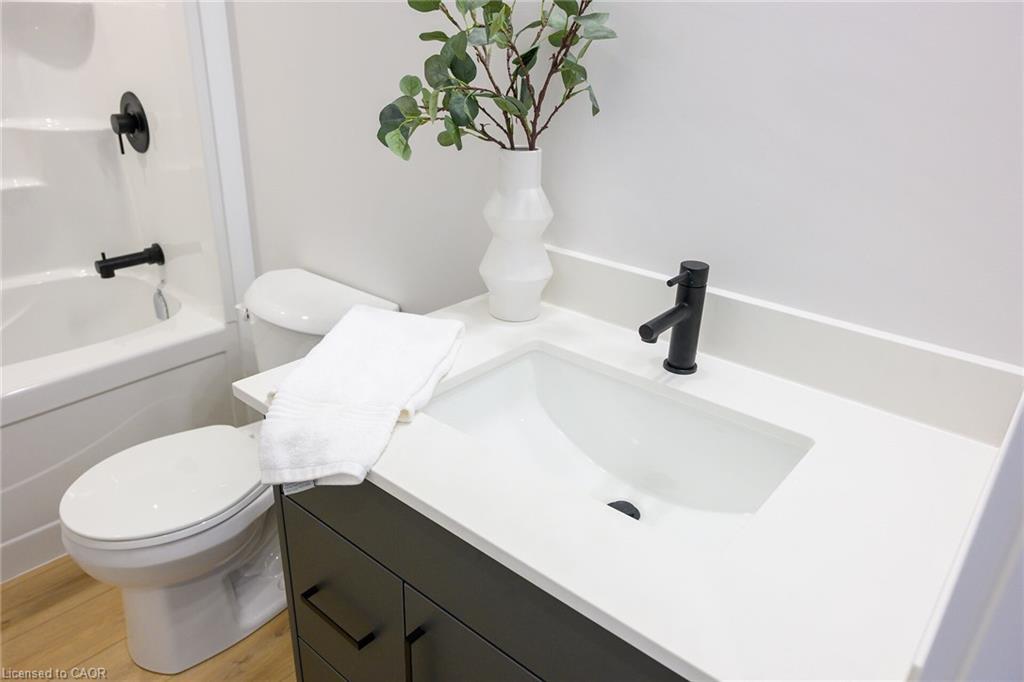 188 Lafayette Street E, Jarvis, ON - Indoor Photo Showing Bathroom