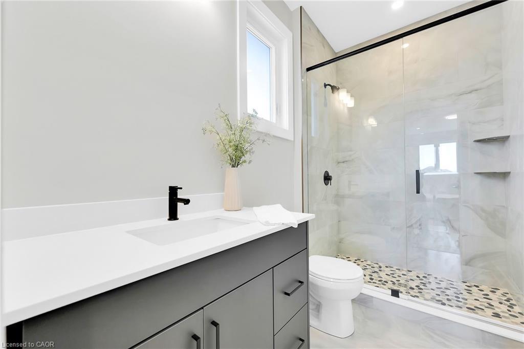 188 Lafayette Street E, Jarvis, ON - Indoor Photo Showing Bathroom