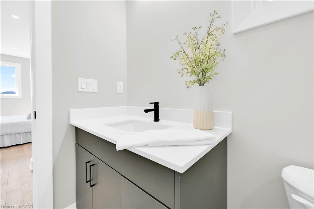 188 Lafayette Street E, Jarvis, ON - Indoor Photo Showing Bathroom