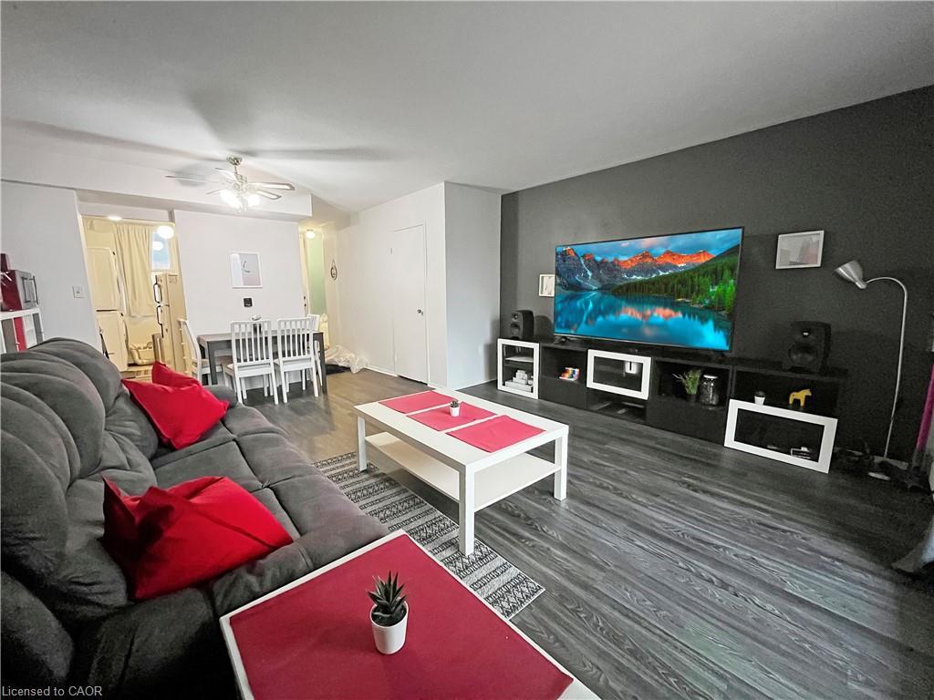 723-350 Quigley Road, Hamilton, ON - Indoor Photo Showing Living Room