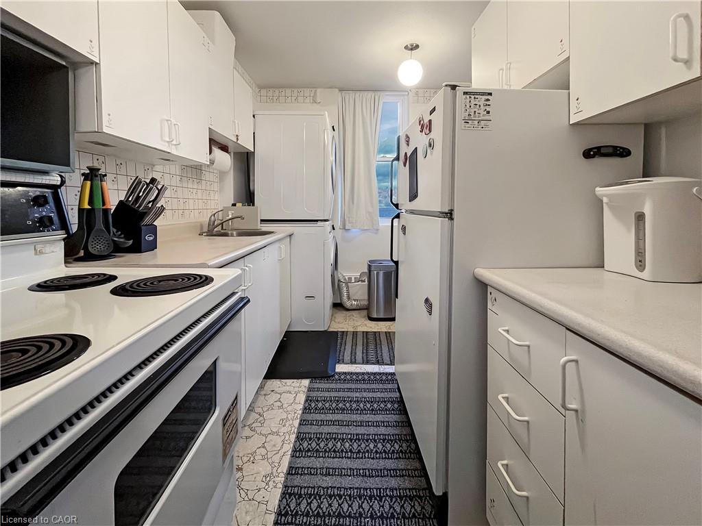 723-350 Quigley Road, Hamilton, ON - Indoor Photo Showing Kitchen