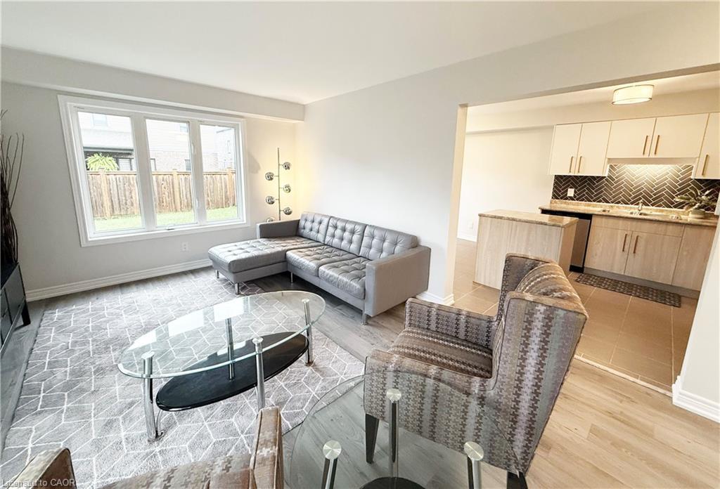 136 Winterberry Boulevard, Thorold, ON - Indoor Photo Showing Living Room