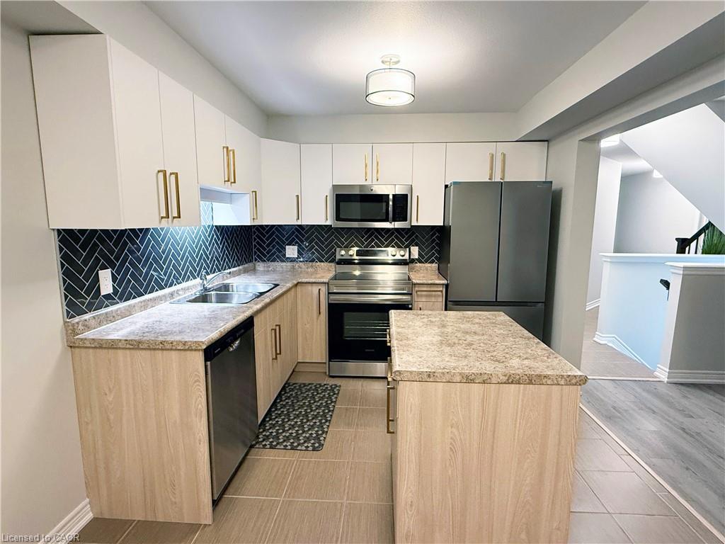 136 Winterberry Boulevard, Thorold, ON - Indoor Photo Showing Kitchen