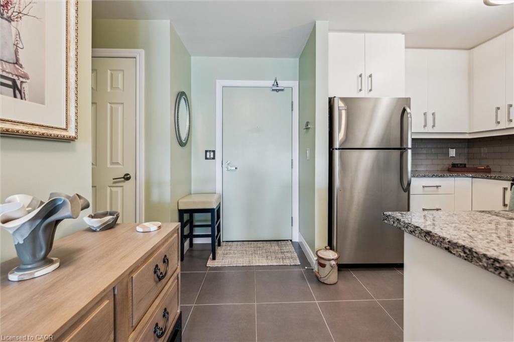 202-106 Bard Boulevard, Guelph, ON - Indoor Photo Showing Kitchen With Stainless Steel Kitchen