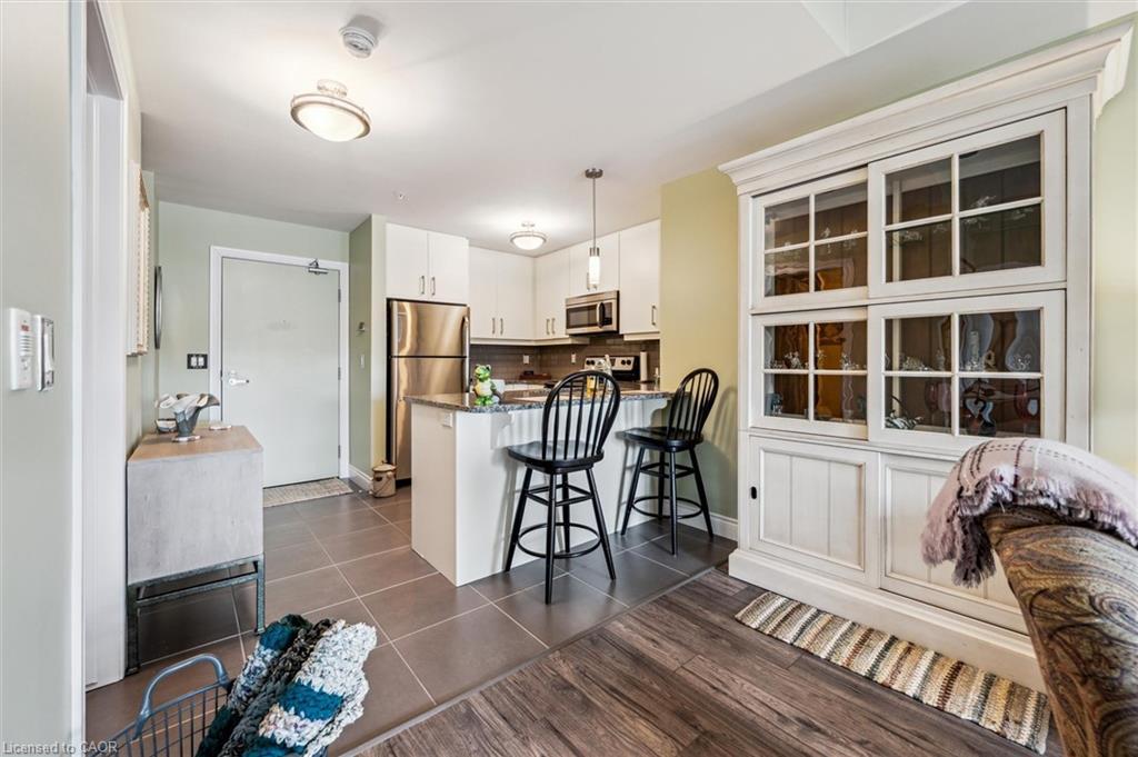 202-106 Bard Boulevard, Guelph, ON - Indoor Photo Showing Other Room