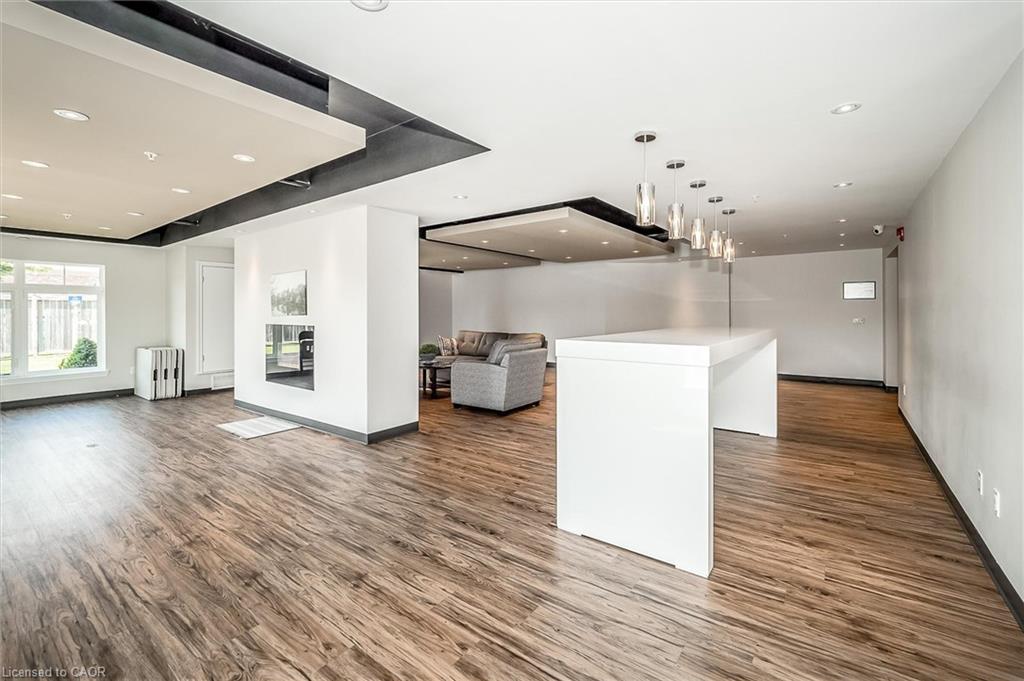 202-106 Bard Boulevard, Guelph, ON - Indoor Photo Showing Other Room