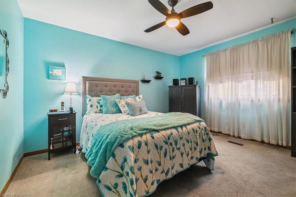 595 Barons Court, Burlington, ON - Indoor Photo Showing Bedroom