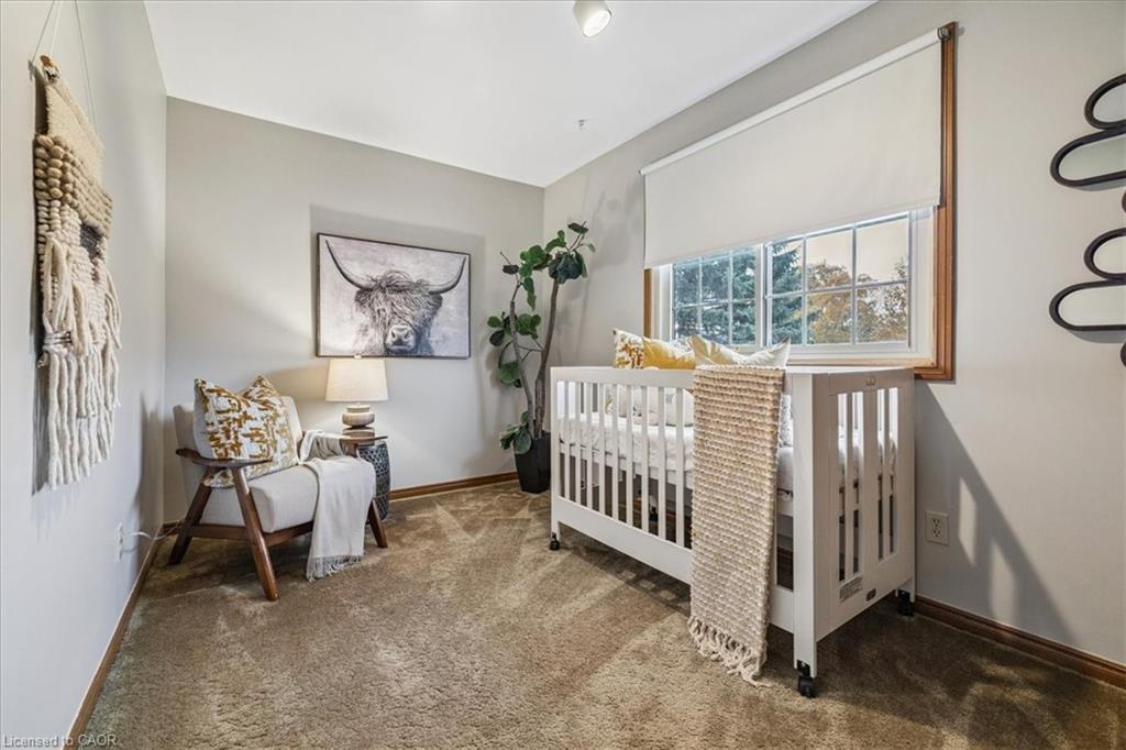 595 Barons Court, Burlington, ON - Indoor Photo Showing Bedroom