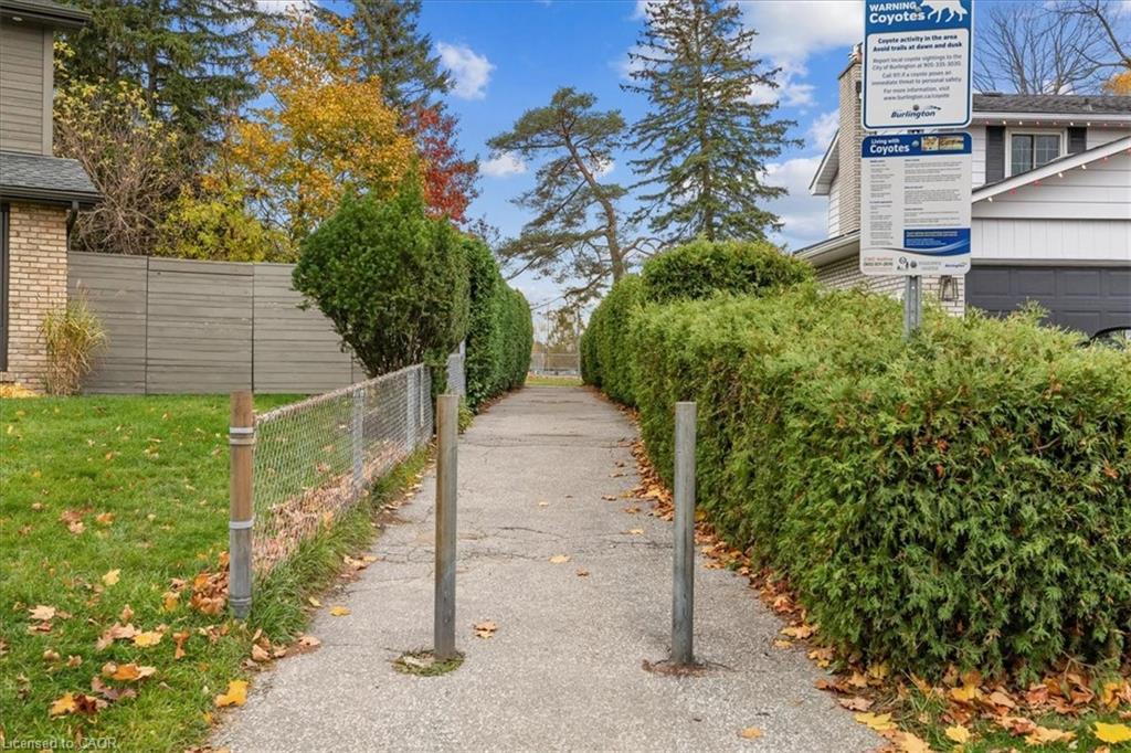 595 Barons Court, Burlington, ON - Outdoor