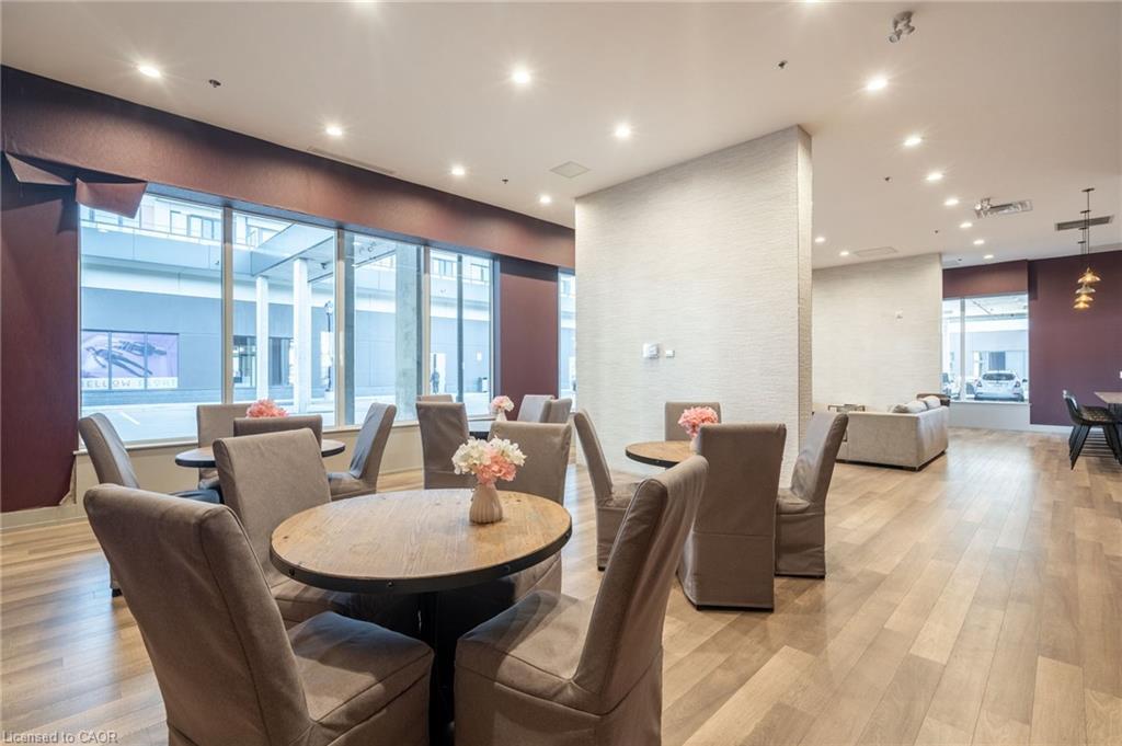 404-550 North Service Road, Grimsby, ON - Indoor Photo Showing Dining Room