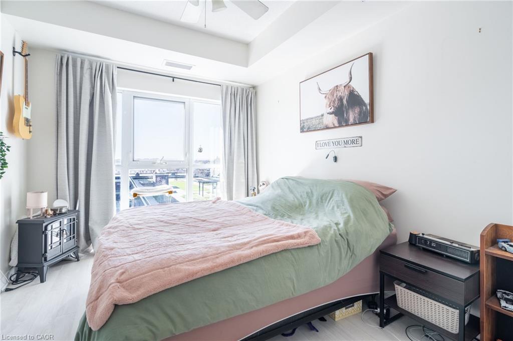 404-550 North Service Road, Grimsby, ON - Indoor Photo Showing Bedroom