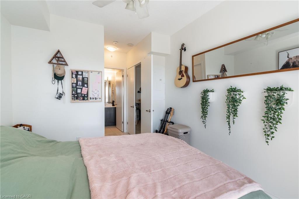 404-550 North Service Road, Grimsby, ON - Indoor Photo Showing Bedroom
