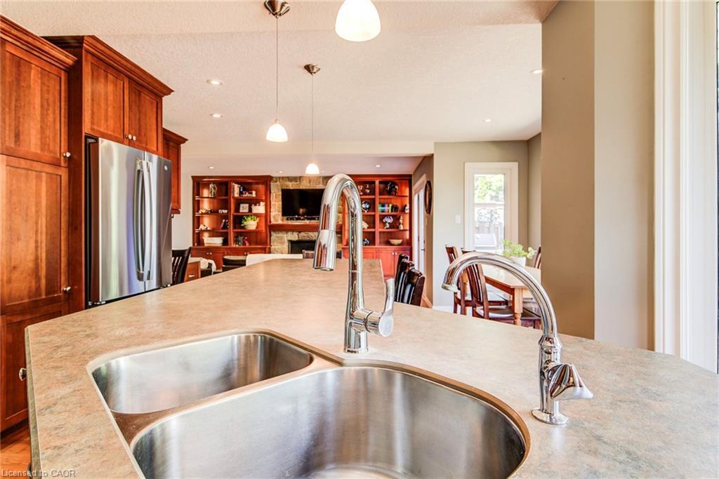 33 Tinatawa Court, Kitchener, ON - Indoor Photo Showing Kitchen With Double Sink