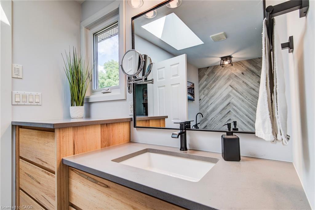 33 Tinatawa Court, Kitchener, ON - Indoor