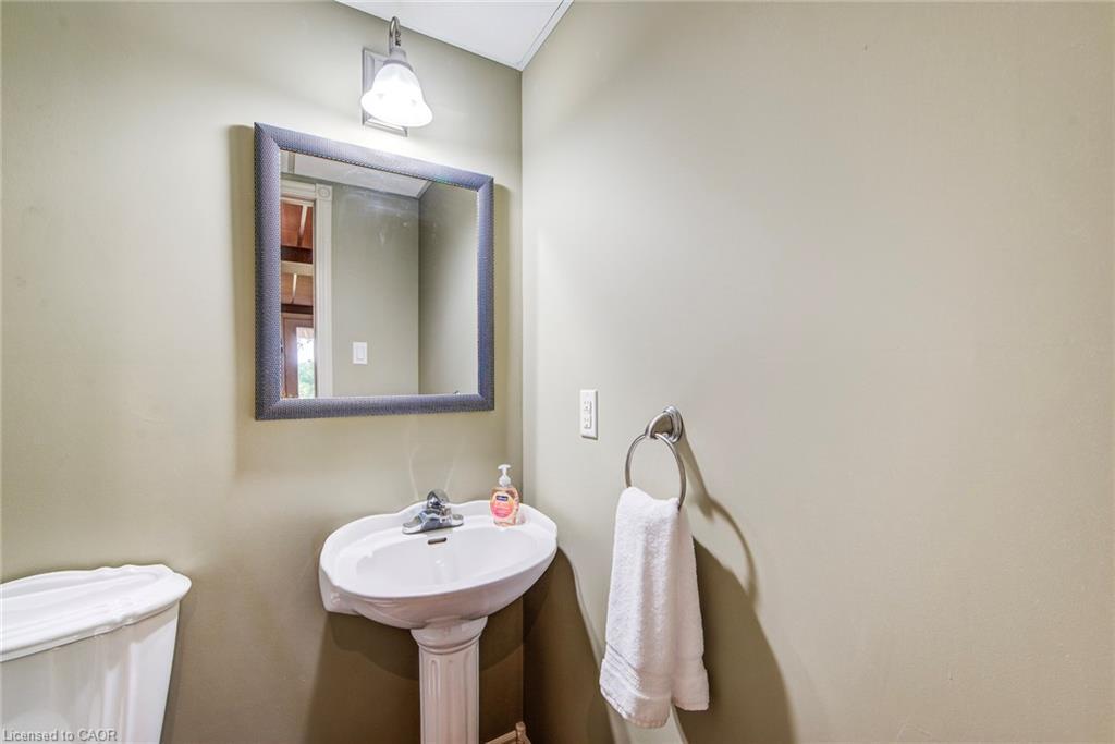 33 Tinatawa Court, Kitchener, ON - Indoor Photo Showing Bathroom