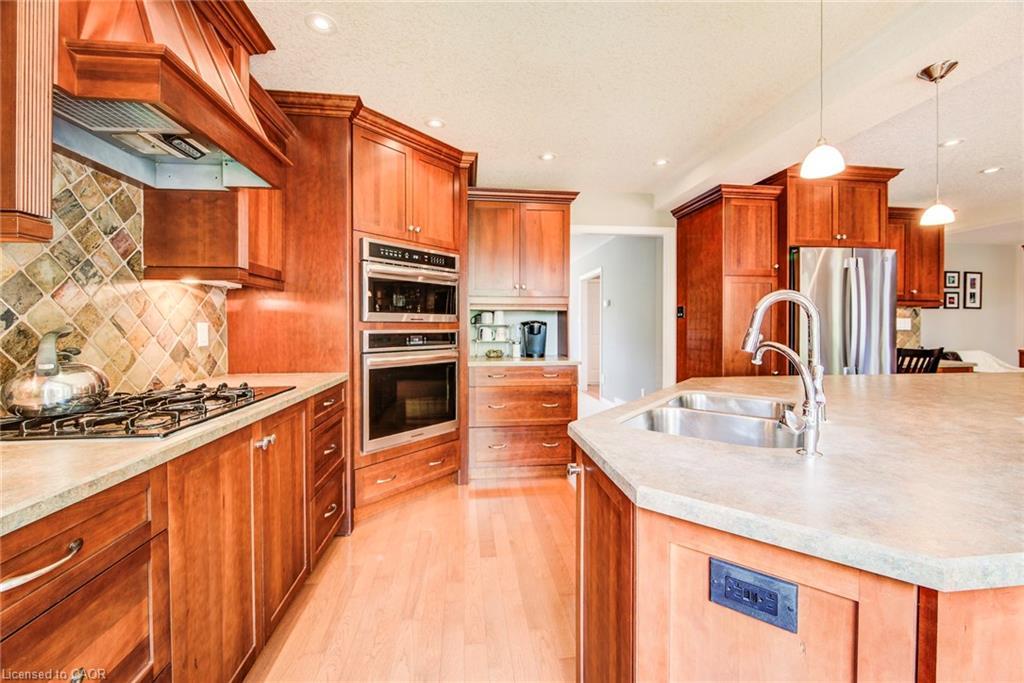 33 Tinatawa Court, Kitchener, ON - Indoor Photo Showing Kitchen With Double Sink With Upgraded Kitchen