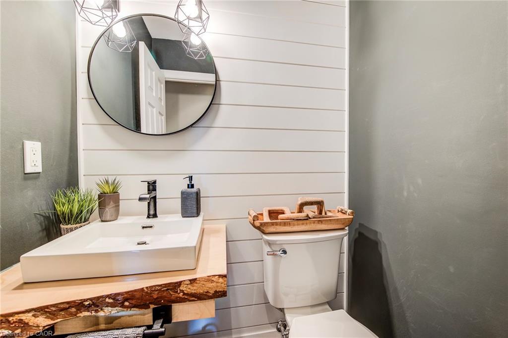 33 Tinatawa Court, Kitchener, ON - Indoor Photo Showing Bathroom