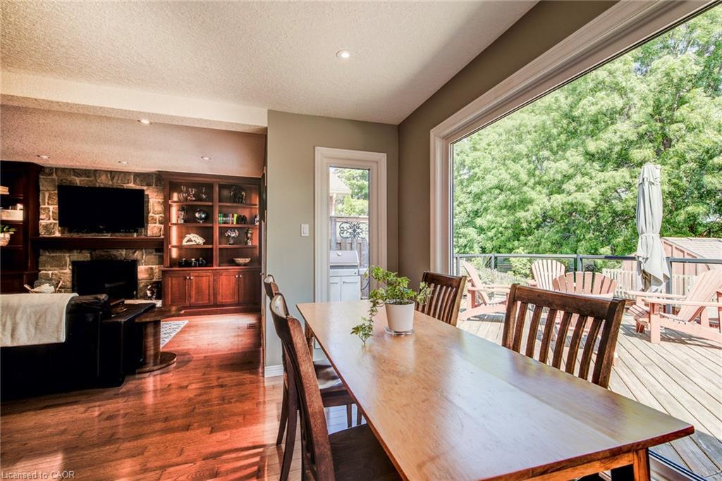 33 Tinatawa Court, Kitchener, ON - Indoor Photo Showing Dining Room