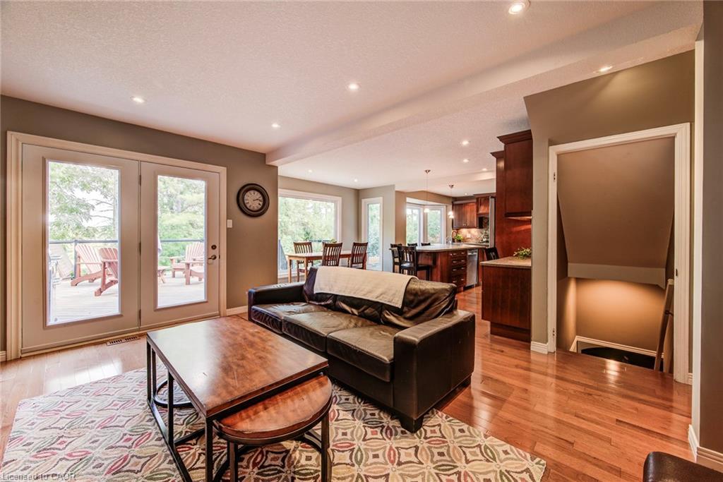 33 Tinatawa Court, Kitchener, ON - Indoor Photo Showing Living Room