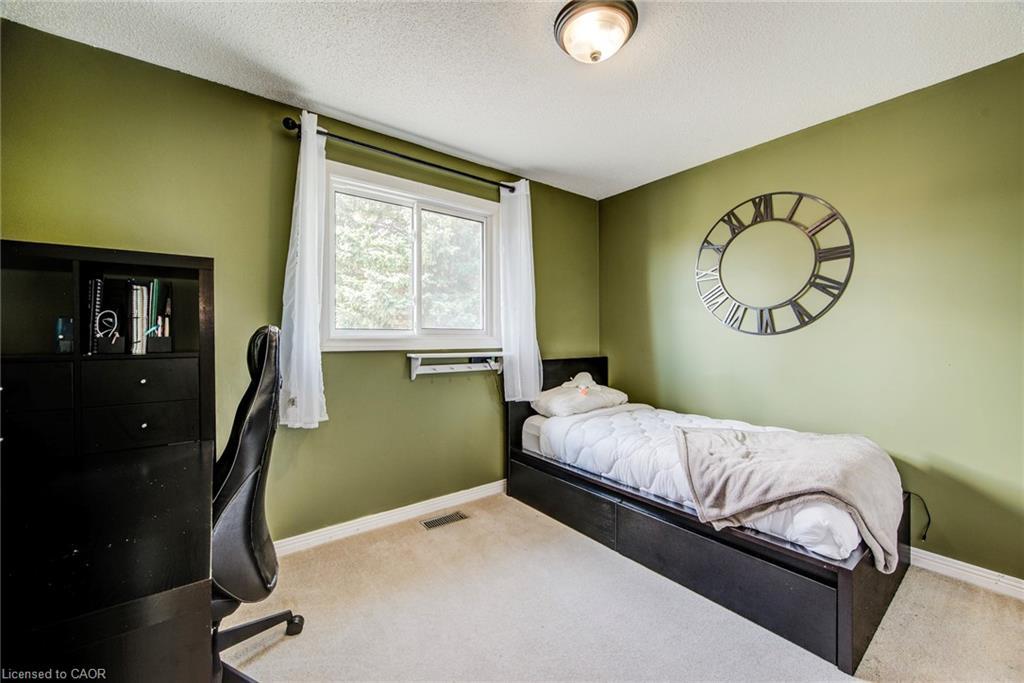 33 Tinatawa Court, Kitchener, ON - Indoor Photo Showing Bedroom