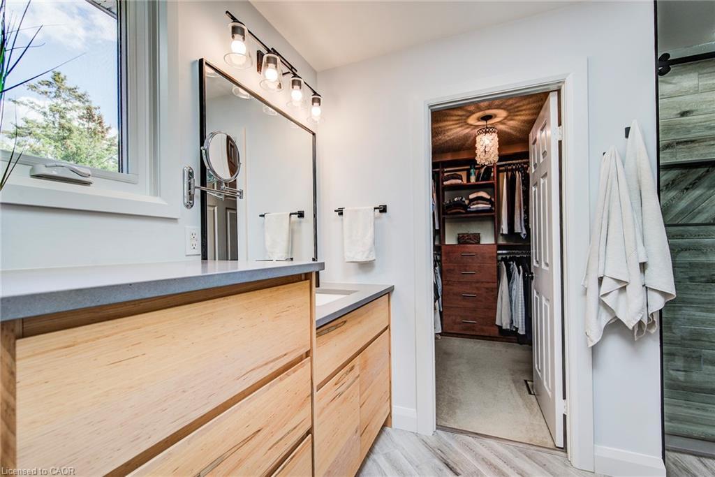 33 Tinatawa Court, Kitchener, ON - Indoor