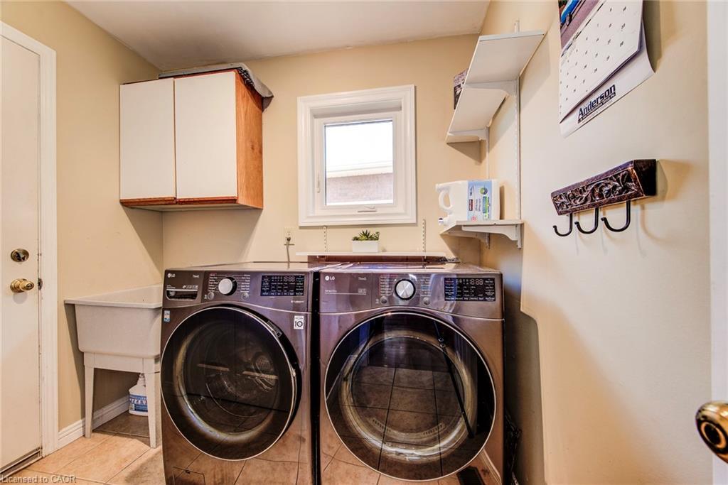 33 Tinatawa Court, Kitchener, ON - Indoor Photo Showing Laundry Room