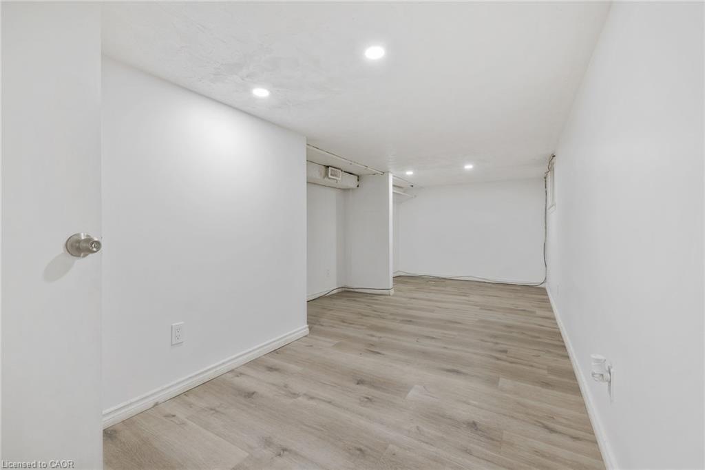 703 Lawrence Road, Hamilton, ON - Indoor Photo Showing Other Room