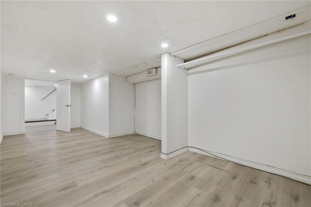 703 Lawrence Road, Hamilton, ON - Indoor