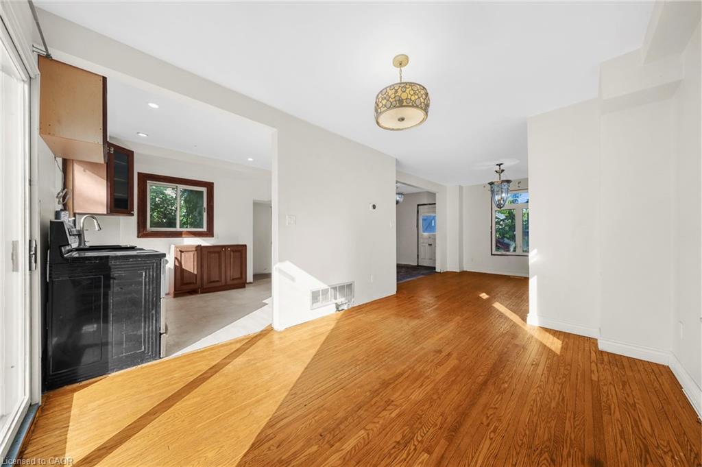 43 Perry Street, Barrie, ON - Indoor Photo Showing Other Room