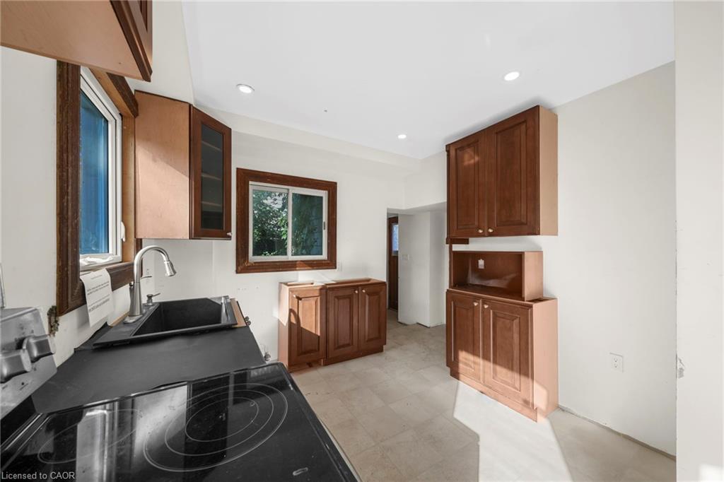 43 Perry Street, Barrie, ON - Indoor