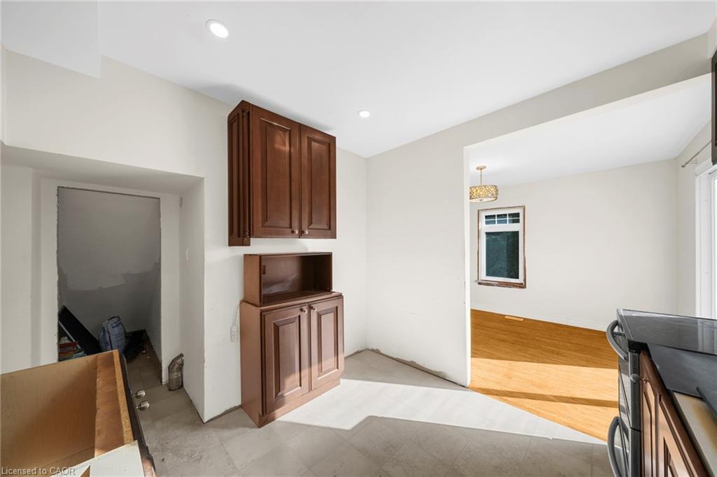 43 Perry Street, Barrie, ON - Indoor Photo Showing Other Room