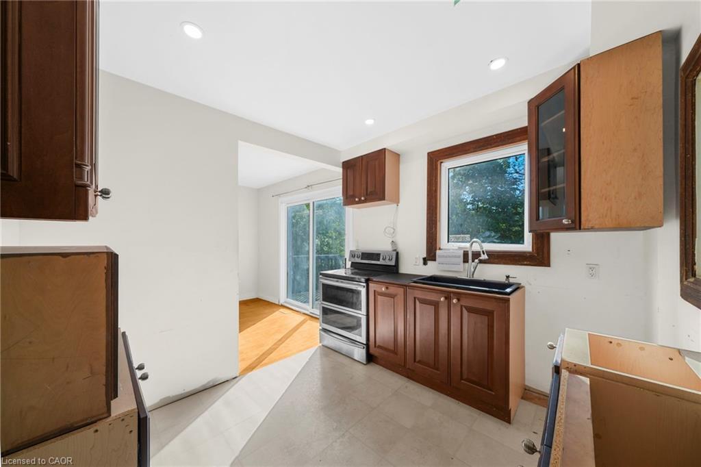 43 Perry Street, Barrie, ON - Indoor Photo Showing Other Room