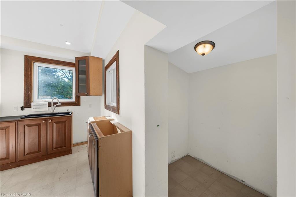 43 Perry Street, Barrie, ON - Indoor