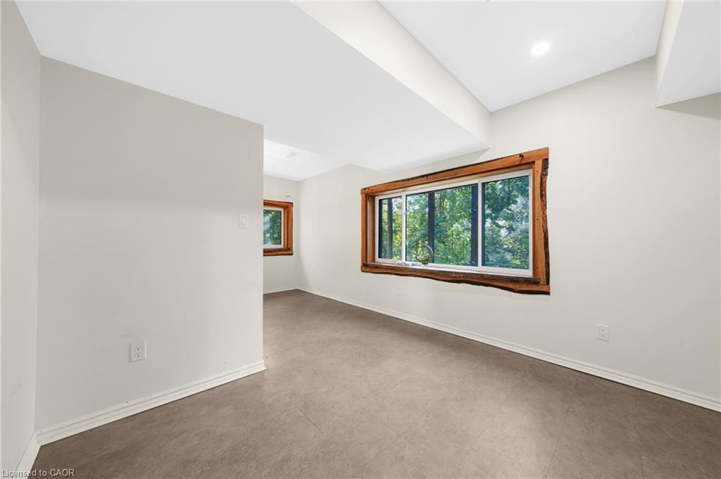 43 Perry Street, Barrie, ON - Indoor Photo Showing Other Room