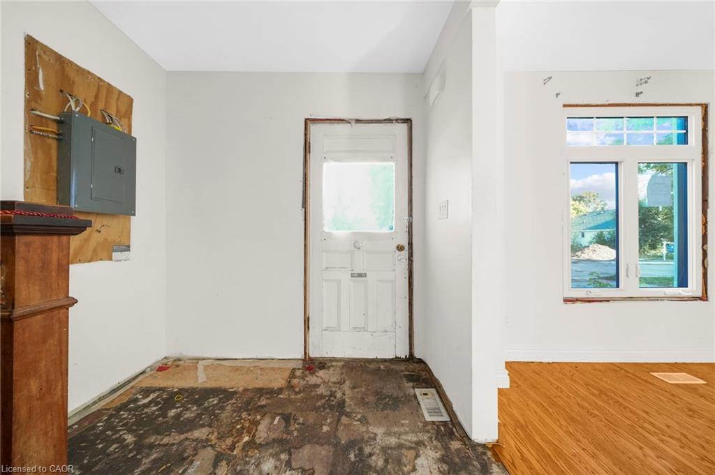 43 Perry Street, Barrie, ON - Indoor Photo Showing Other Room