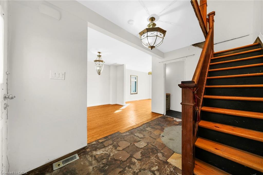 43 Perry Street, Barrie, ON - Indoor Photo Showing Other Room