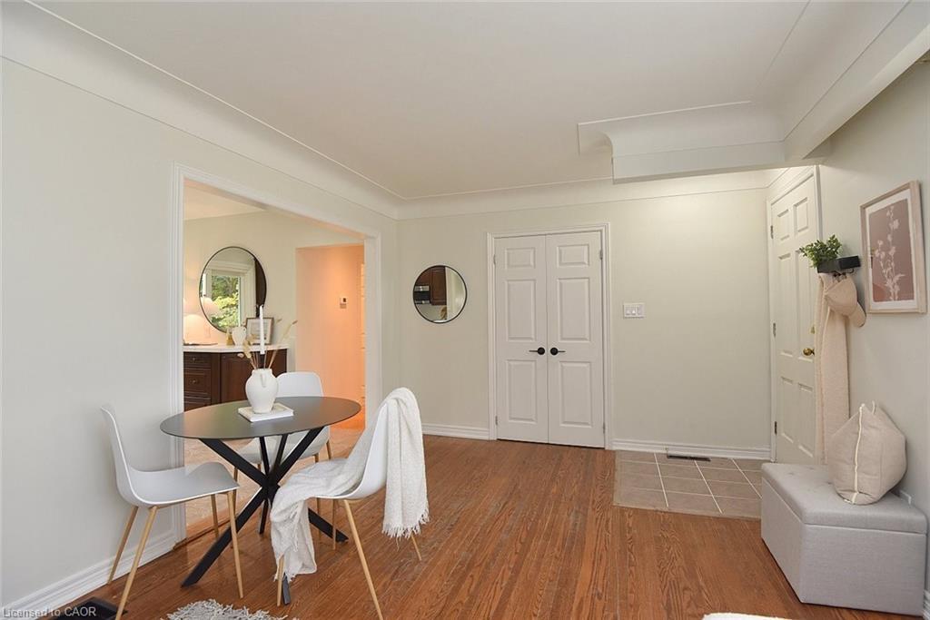 130 Delmar Drive, Hamilton, ON - Indoor Photo Showing Dining Room