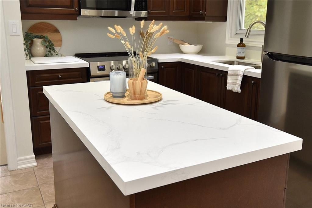 130 Delmar Drive, Hamilton, ON - Indoor Photo Showing Kitchen