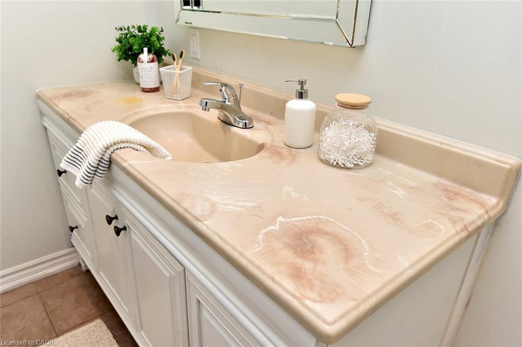 130 Delmar Drive, Hamilton, ON - Indoor Photo Showing Bathroom