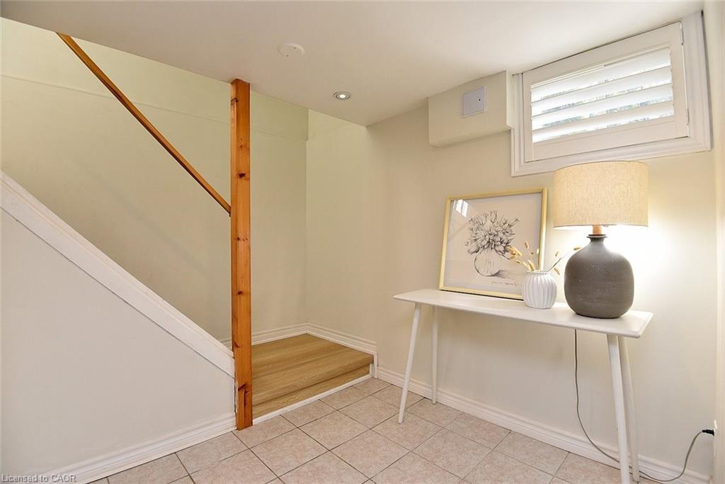 130 Delmar Drive, Hamilton, ON - Indoor Photo Showing Other Room