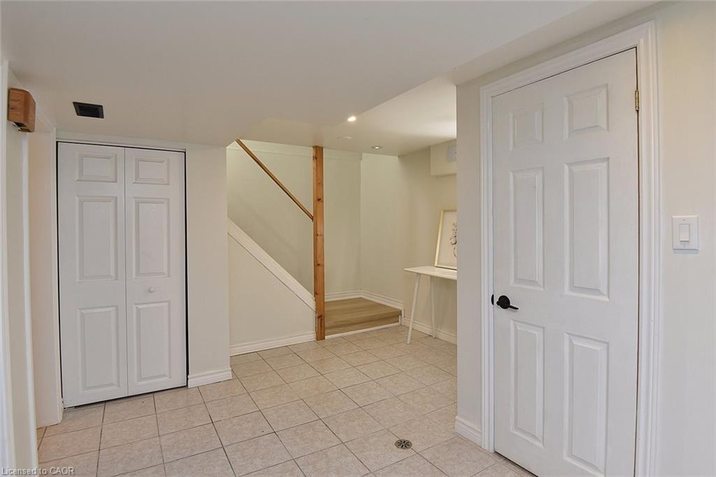 130 Delmar Drive, Hamilton, ON - Indoor Photo Showing Other Room