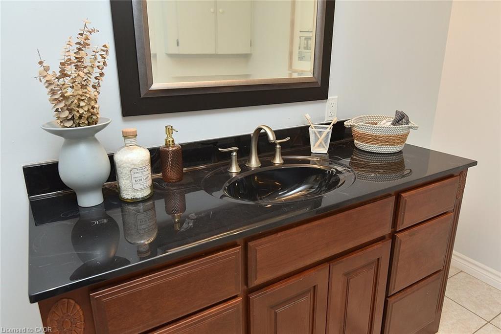 130 Delmar Drive, Hamilton, ON - Indoor Photo Showing Other Room