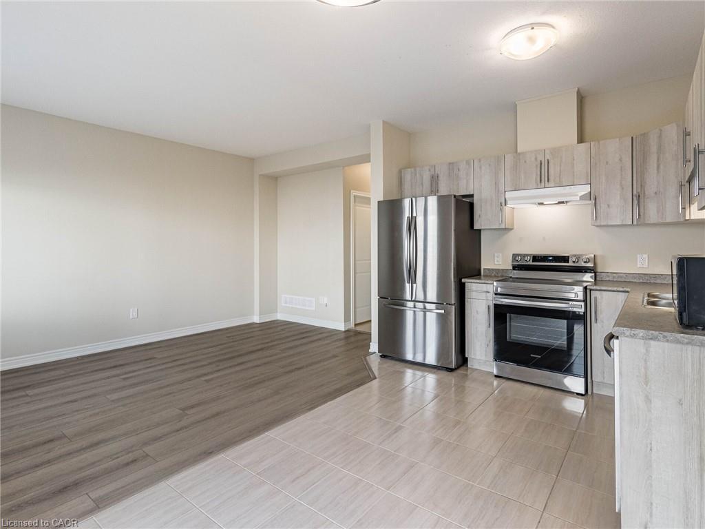 120 Sycamore Street, Welland, ON - Indoor Photo Showing Kitchen