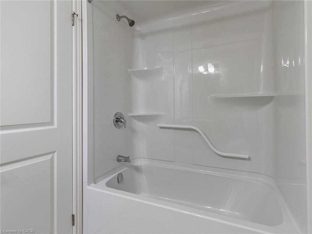 120 Sycamore Street, Welland, ON - Indoor Photo Showing Bathroom