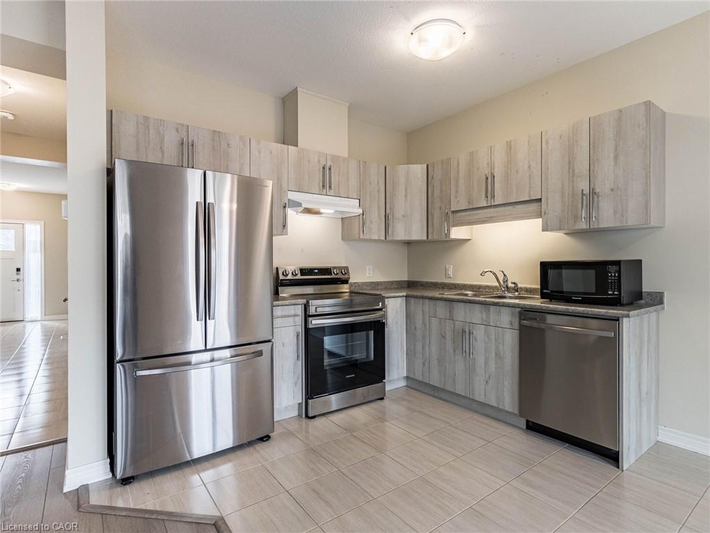 120 Sycamore Street, Welland, ON - Indoor Photo Showing Kitchen
